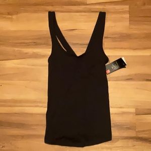 UA S Black Women’s Criss Cross top